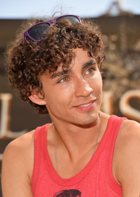 Robert Sheehan pic #658970