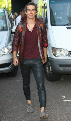 Robert Sheehan pic #660073