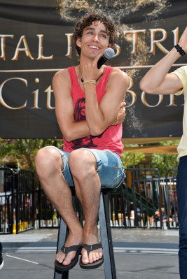 Robert Sheehan pic #658971