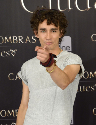 Robert Sheehan pic #660227