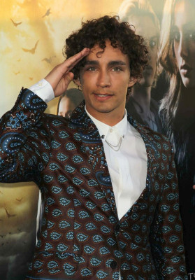 Robert Sheehan pic #658972