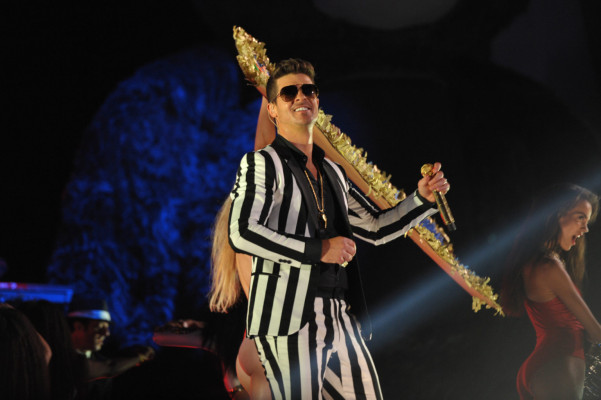 photo 25 in Robin Thicke gallery [id660768] 2013-09-01 00:00:00