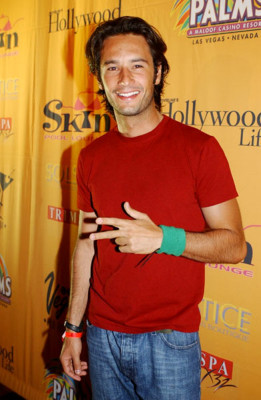 photo 3 in Rodrigo Santoro gallery [id158021] 2009-05-13 00:00:00