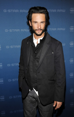 photo 5 in Rodrigo Santoro gallery [id345563] 2011-01-21 00:00:00