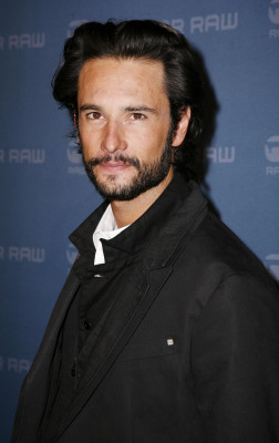 photo 7 in Rodrigo Santoro gallery [id345561] 2011-01-21 00:00:00