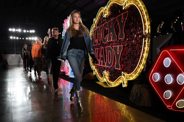 Romee Strijd – MOSCHINO Spring Summer 2018 Collection in LA
