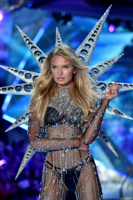 2018 VS Fashion Show Runway