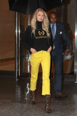 Romee Strijd – Victoria’s Secret headquarters in NYC