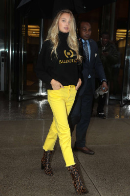 Romee Strijd – Victoria’s Secret headquarters in NYC
