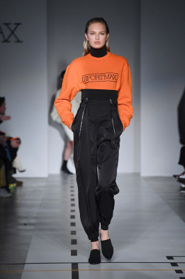 Romee Strijd Walks Sportmax Show – Milan Fashion Week, Italy 