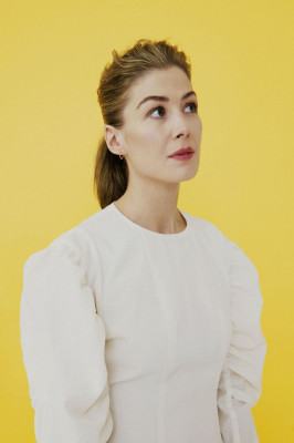 Rosamund Pike – Stylist Magazin 2019 Photoshoot