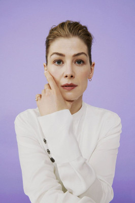 Rosamund Pike – Stylist Magazin 2019 Photoshoot