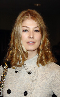 photo 4 in Rosamund Pike gallery [id246564] 2010-02-25 00:00:00