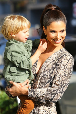 Roselyn Sanchez is on Rodeo Drive in Beverly Hills || 13.12.2019