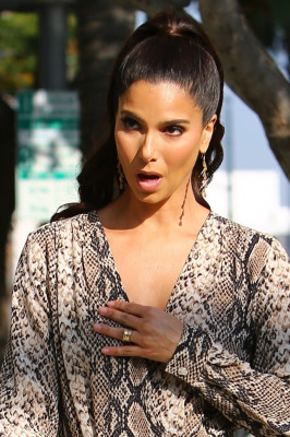 Roselyn Sanchez is on Rodeo Drive in Beverly Hills || 13.12.2019
