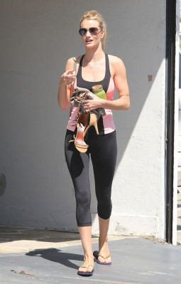 photo 4 in Rosie Huntington-Whitely gallery [id626359] 2013-04-18 00:00:00