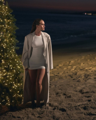 Rosie Huntington-Whitely for Alo Yoga