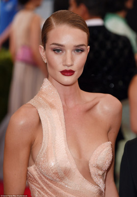 Rosie Huntington-Whitely pic #1200259
