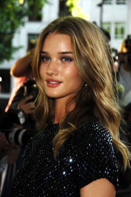 photo 5 in Rosie Huntington-Whitely gallery [id164276] 2009-06-05 00:00:00