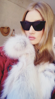 Rosie Huntington-Whitely pic #1024045