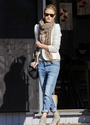 photo 20 in Rosie Huntington-Whitely gallery [id449386] 2011-12-24 00:00:00