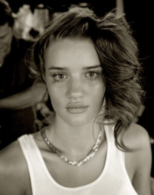 photo 21 in Rosie Huntington-Whitely gallery [id407965] 2011-07-14 00:00:00