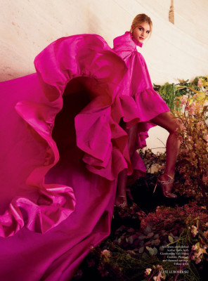 Rosie Huntington-Whiteley – Harper’s Bazaar Magazine UK June 2019 Issue
