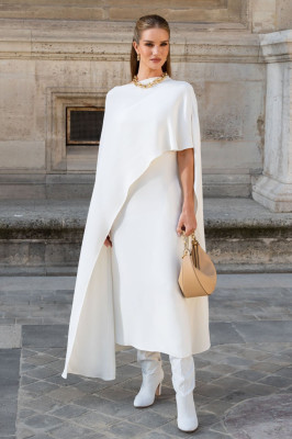 Rosie Huntington-Whitely for Valentino Show at Paris Fashion Week 10/01/23