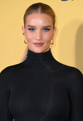 Rosie Huntington-Whiteley – “The Beekeeper” Premiere in London