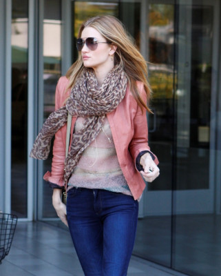 photo 5 in Rosie Huntington-Whitely gallery [id450280] 2012-01-10 00:00:00
