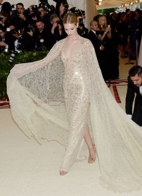 Rosie Huntington-Whiteley – MET Gala 2018