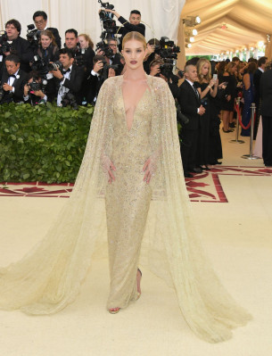Rosie Huntington-Whiteley – MET Gala 2018