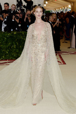 Rosie Huntington-Whiteley – MET Gala 2018