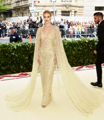 Rosie Huntington-Whiteley – MET Gala 2018