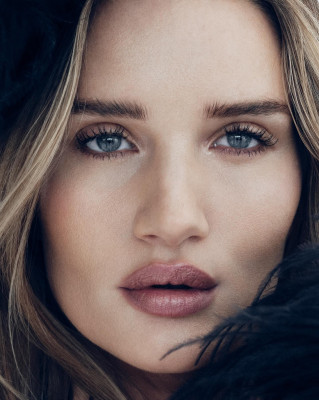 Rosie Huntington-Whiteley - Vogue Turkey February 2024