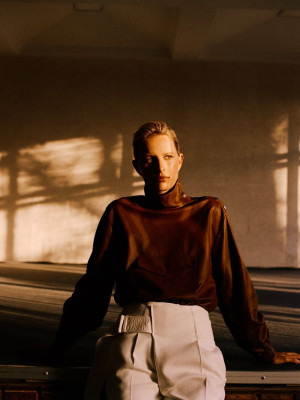 Karolina Kurkova - Harper&#039;s Bazaar Russia 2019