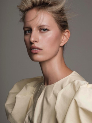 Karolina Kurkova - Harper&#039;s Bazaar Espana 