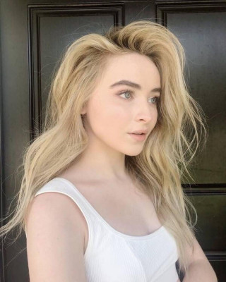 Sabrina Carpenter pic #1107001