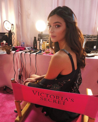 Sadie Newman – Victoria’s Secret Fashion Show Backstage 2018 