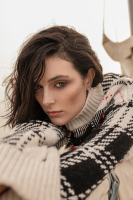Sadie Newman for Elle Bulgaria by Olya Helga
