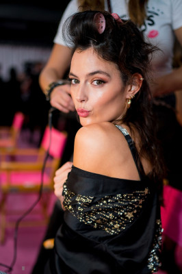 Sadie Newman – Victoria’s Secret Fashion Show Backstage 2018 