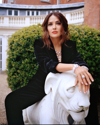 Salma Hayek by Charlotte Hedden for InStyle // July 2021