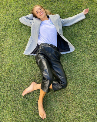 Samara Weaving - Louis Vuitton Show at home // 2020