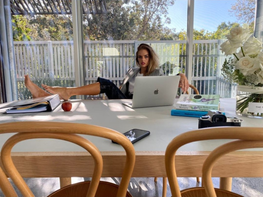 Samara Weaving - Louis Vuitton Show at home // 2020