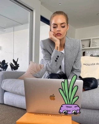 Samara Weaving - Louis Vuitton Show at home // 2020