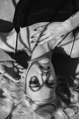 Samara Weaving – Photoshoot 2019