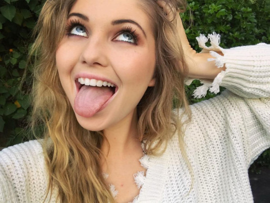 Sammi Hanratty in Bikini 12/25/2018