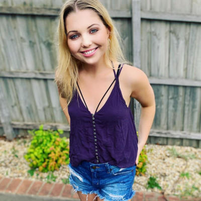 Sammi Hanratty pic #1129300