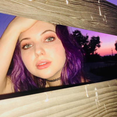 Sammi Hanratty pic #1095793