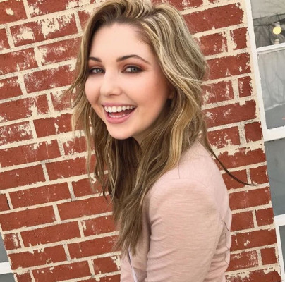 Sammi Hanratty – Social Media
